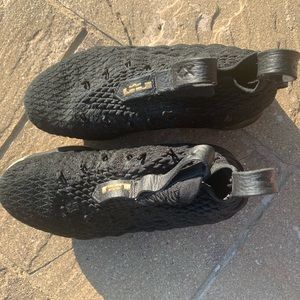 Nike Lebron 15 Black&Gold Size 6Y